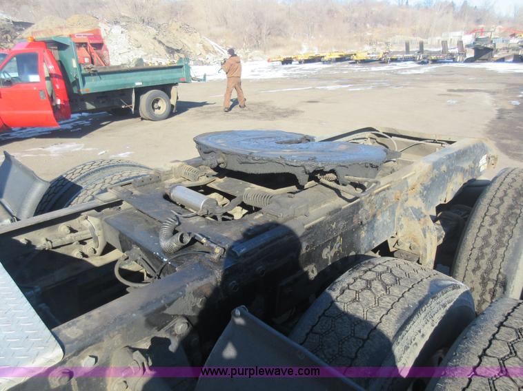 image for item J1995 1993 Peterbilt 379 semi truck