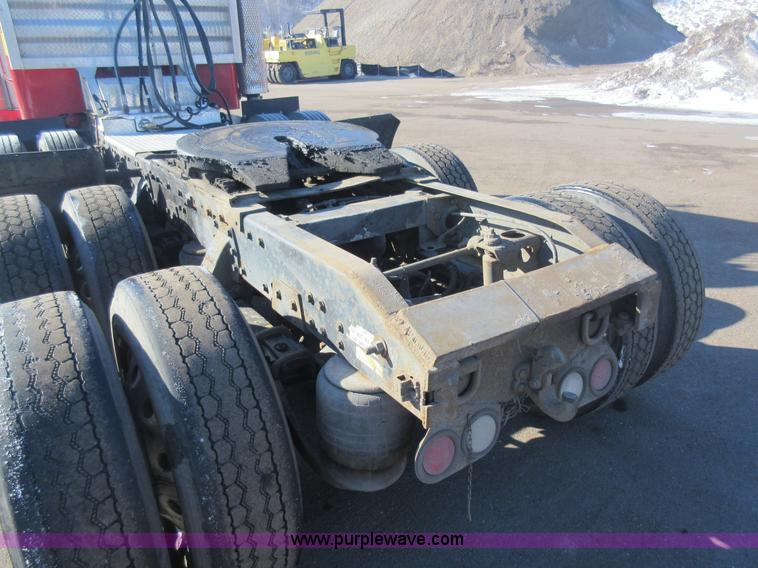 image for item J1995 1993 Peterbilt 379 semi truck