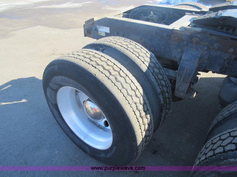 image for item J1995 1993 Peterbilt 379 semi truck