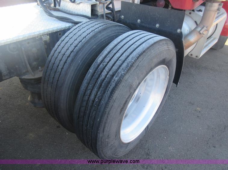 image for item J1995 1993 Peterbilt 379 semi truck