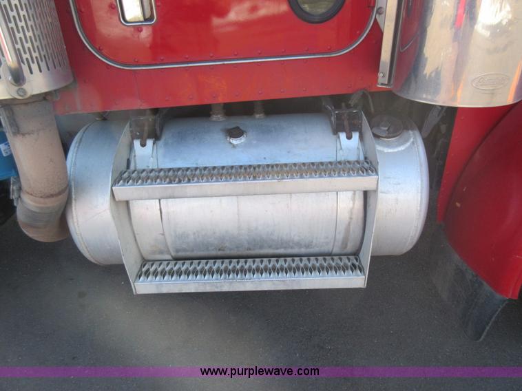 image for item J1995 1993 Peterbilt 379 semi truck