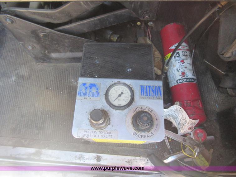 image for item J1995 1993 Peterbilt 379 semi truck