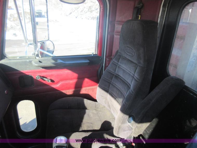 image for item J1995 1993 Peterbilt 379 semi truck