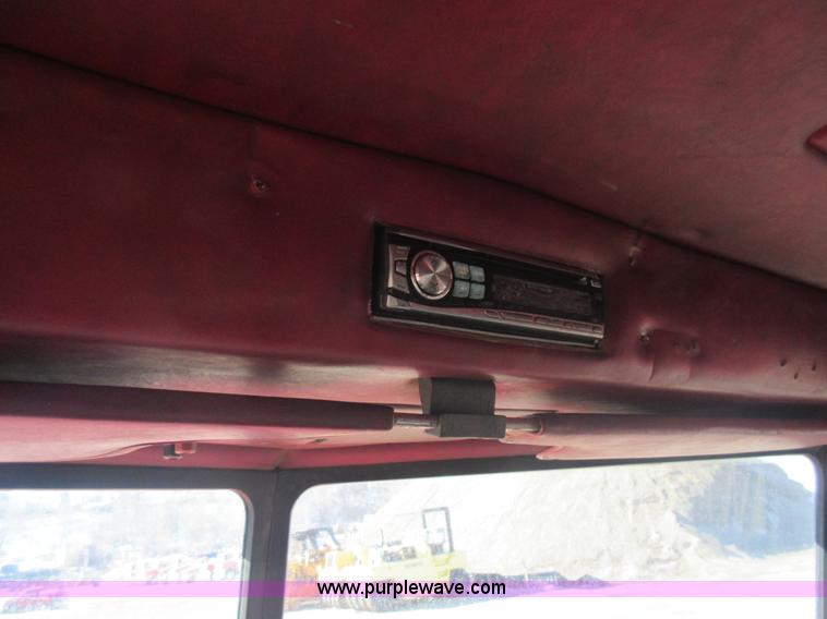 image for item J1995 1993 Peterbilt 379 semi truck