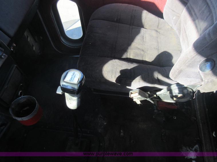 image for item J1995 1993 Peterbilt 379 semi truck