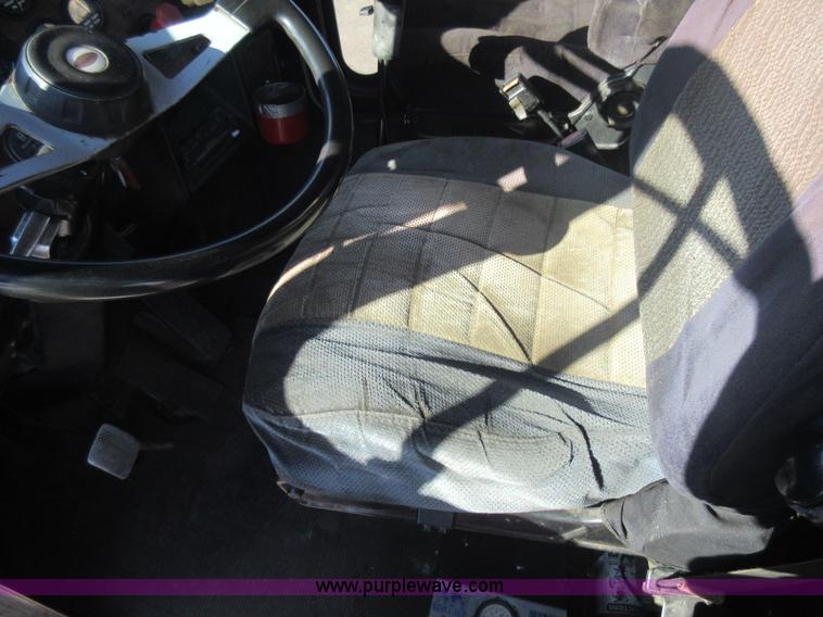 image for item J1995 1993 Peterbilt 379 semi truck