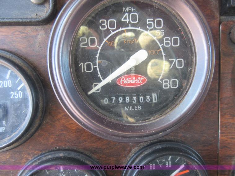 image for item J1995 1993 Peterbilt 379 semi truck