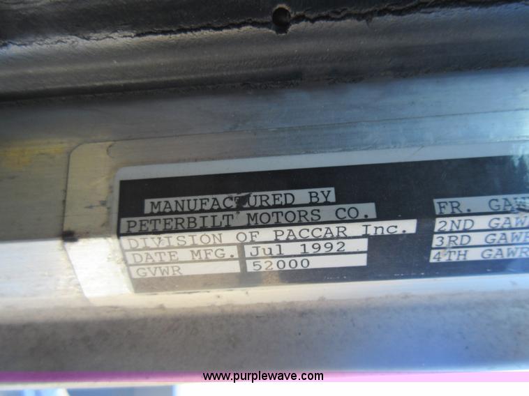 image for item J1995 1993 Peterbilt 379 semi truck