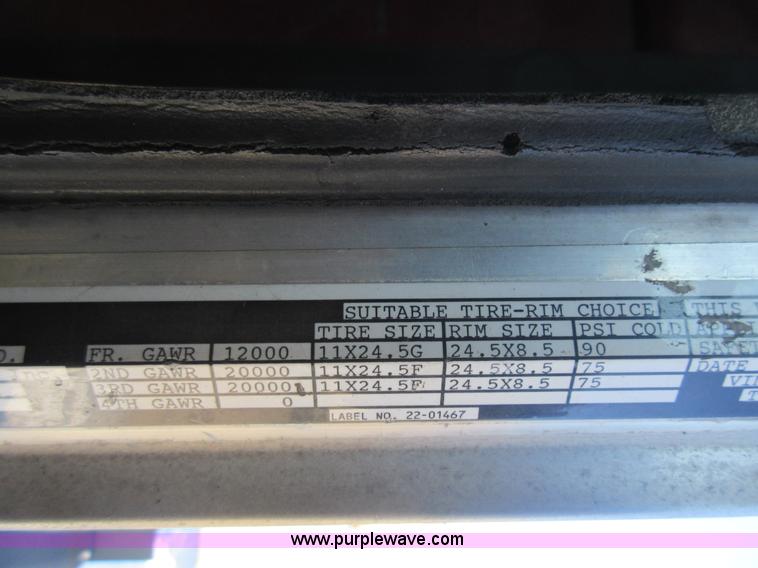 image for item J1995 1993 Peterbilt 379 semi truck