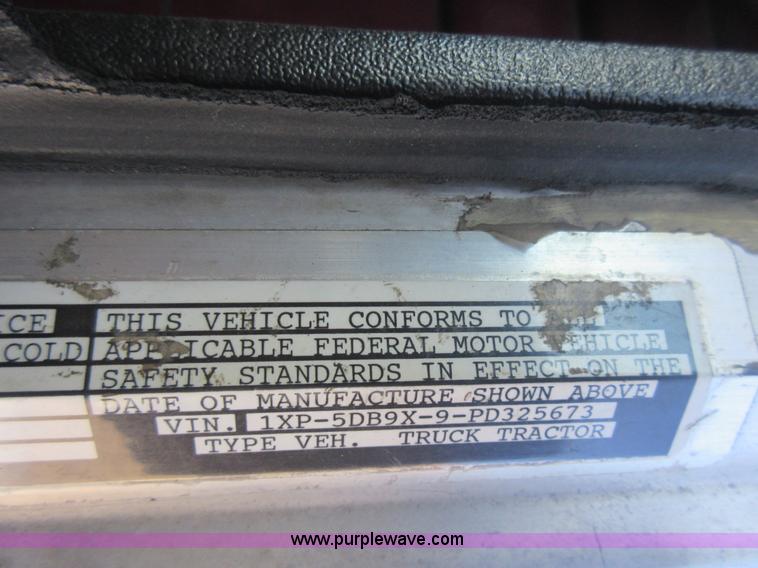 image for item J1995 1993 Peterbilt 379 semi truck