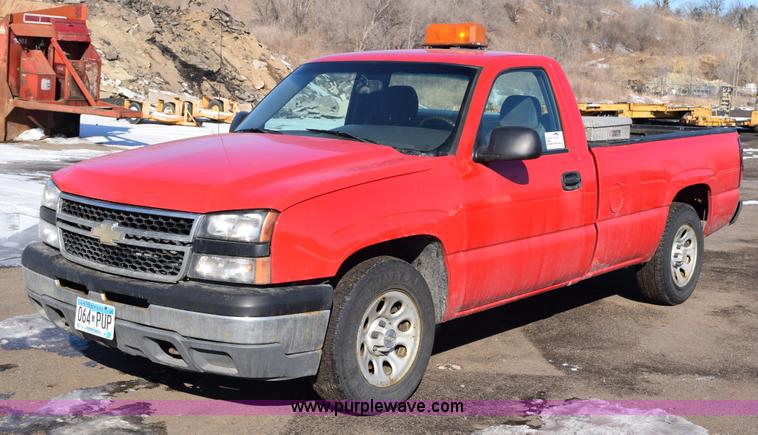 image for item J1997 2006 Chevrolet Silverado 1500 pickup truck