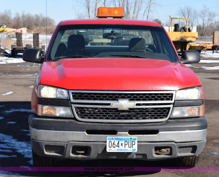 image for item J1997 2006 Chevrolet Silverado 1500 pickup truck