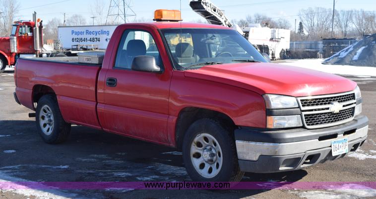 image for item J1997 2006 Chevrolet Silverado 1500 pickup truck