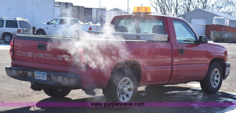 image for item J1997 2006 Chevrolet Silverado 1500 pickup truck
