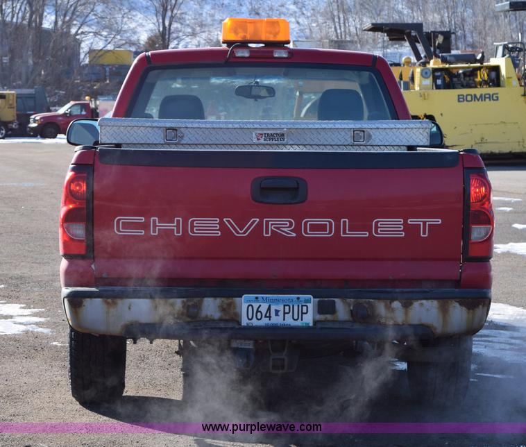 image for item J1997 2006 Chevrolet Silverado 1500 pickup truck
