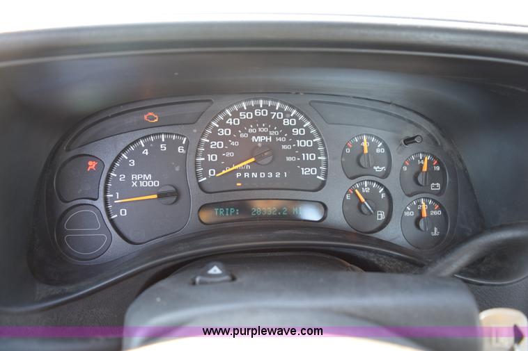 image for item J1997 2006 Chevrolet Silverado 1500 pickup truck