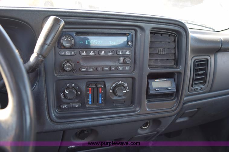 image for item J1997 2006 Chevrolet Silverado 1500 pickup truck