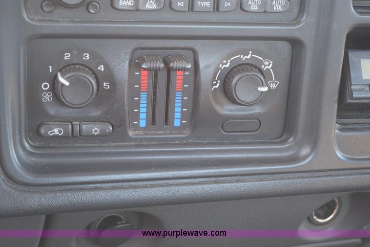 image for item J1997 2006 Chevrolet Silverado 1500 pickup truck