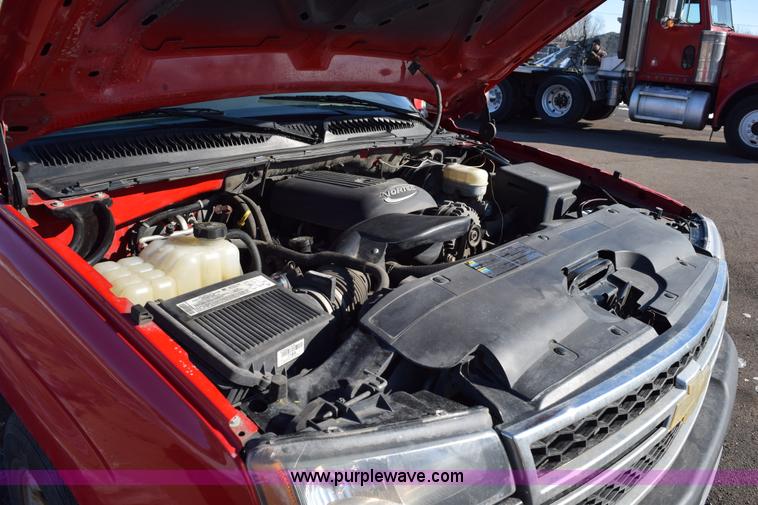 image for item J1997 2006 Chevrolet Silverado 1500 pickup truck