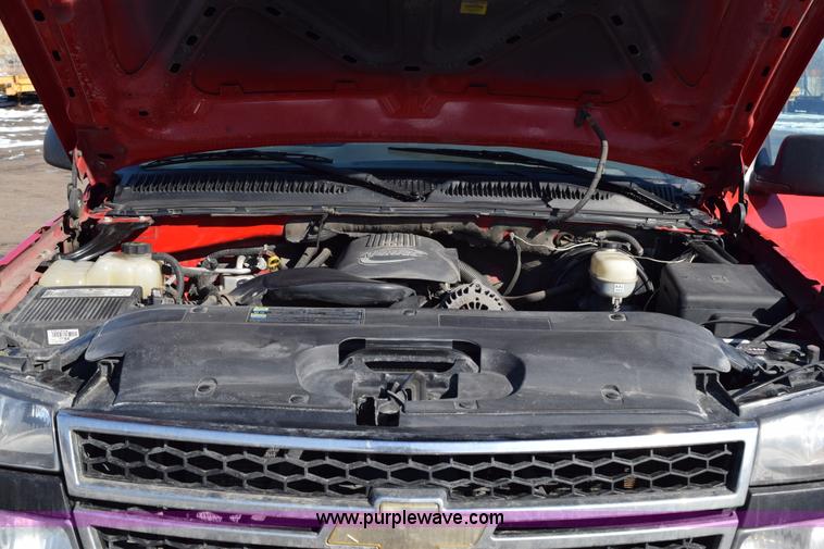 image for item J1997 2006 Chevrolet Silverado 1500 pickup truck