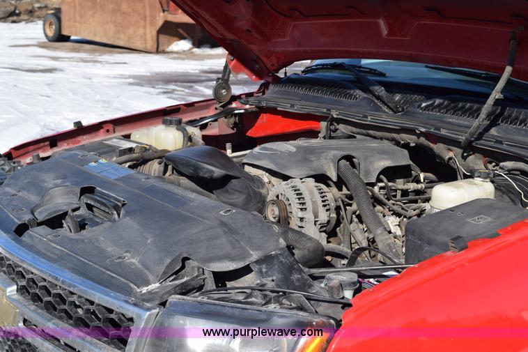 image for item J1997 2006 Chevrolet Silverado 1500 pickup truck