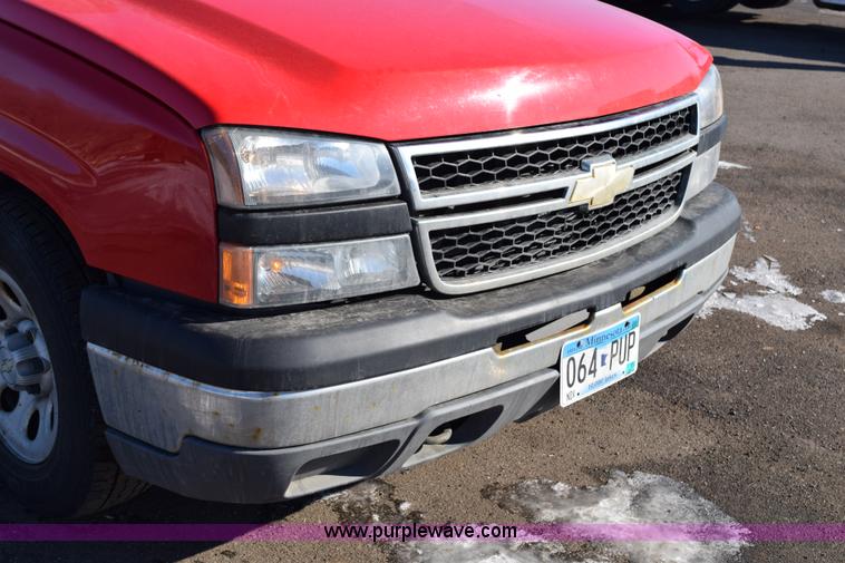 image for item J1997 2006 Chevrolet Silverado 1500 pickup truck