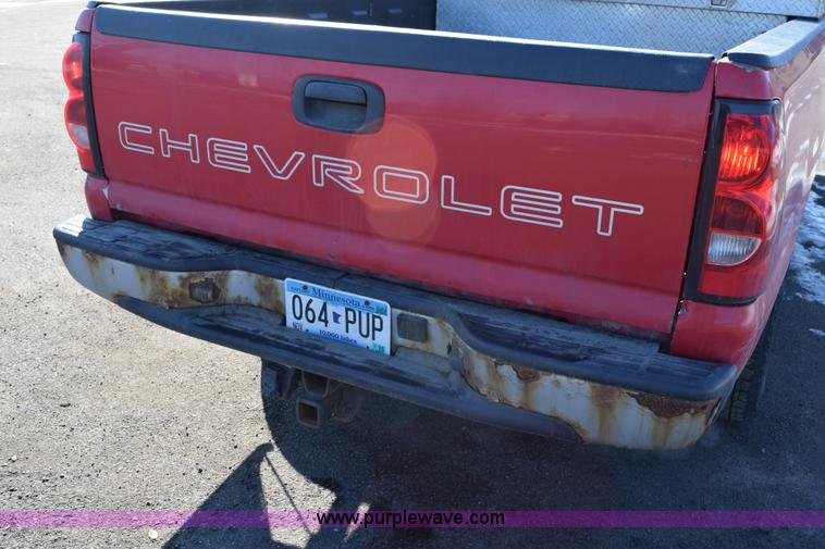 image for item J1997 2006 Chevrolet Silverado 1500 pickup truck