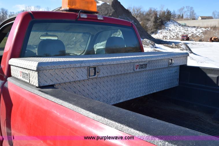 image for item J1997 2006 Chevrolet Silverado 1500 pickup truck