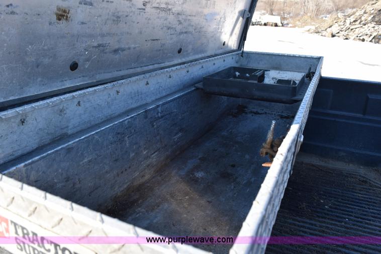 image for item J1997 2006 Chevrolet Silverado 1500 pickup truck