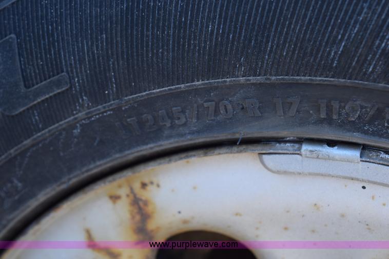 image for item J1997 2006 Chevrolet Silverado 1500 pickup truck