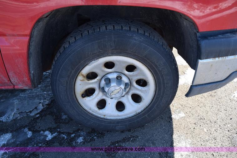 image for item J1997 2006 Chevrolet Silverado 1500 pickup truck
