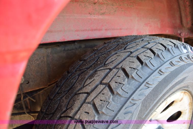 image for item J1997 2006 Chevrolet Silverado 1500 pickup truck