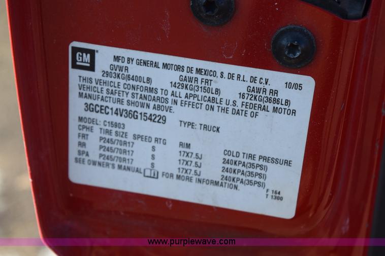 image for item J1997 2006 Chevrolet Silverado 1500 pickup truck