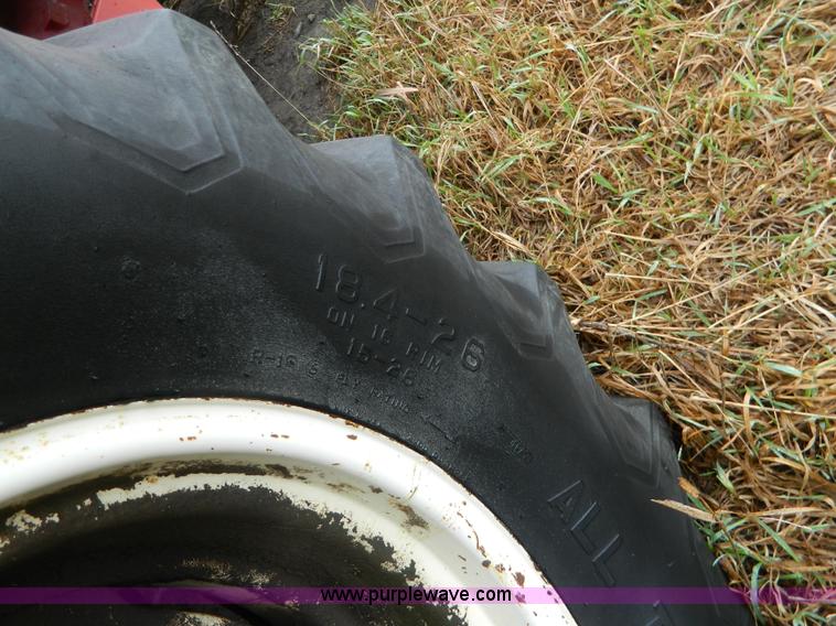 image for item AQ9267 1974 International 715 combine