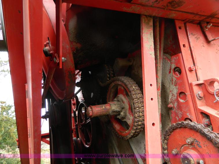 image for item AQ9267 1974 International 715 combine