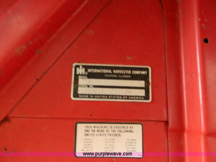 image for item AQ9267 1974 International 715 combine