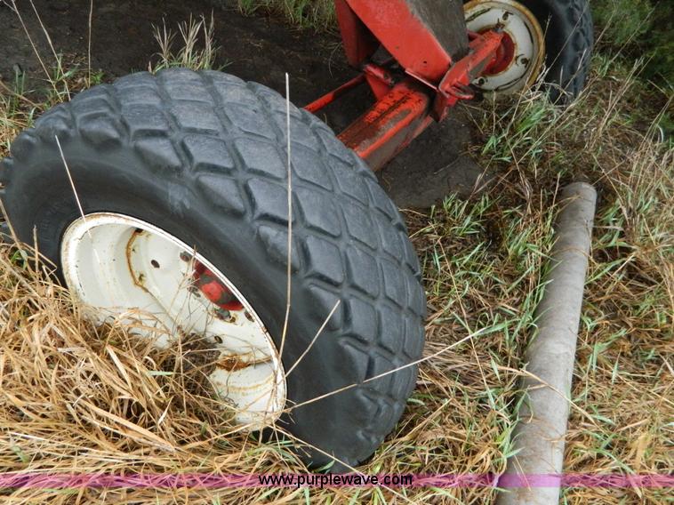 image for item AQ9267 1974 International 715 combine