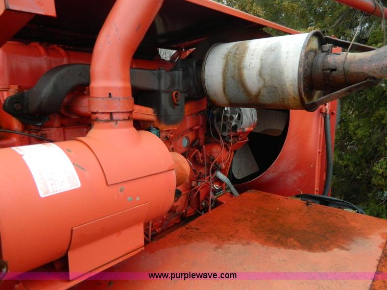 image for item AQ9267 1974 International 715 combine