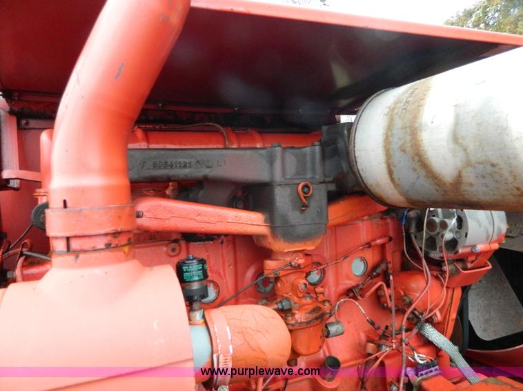 image for item AQ9267 1974 International 715 combine