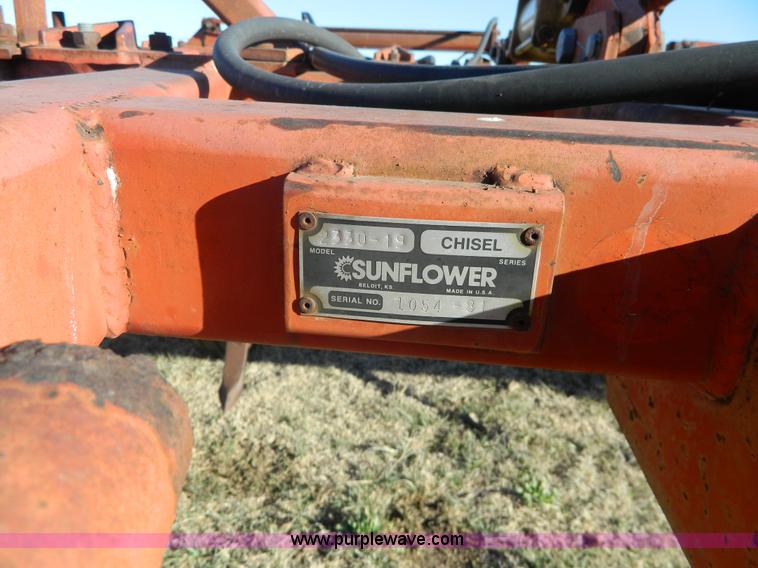 Sunflower chisel plow in Hays, KS Item AQ9296 sold Purple Wave