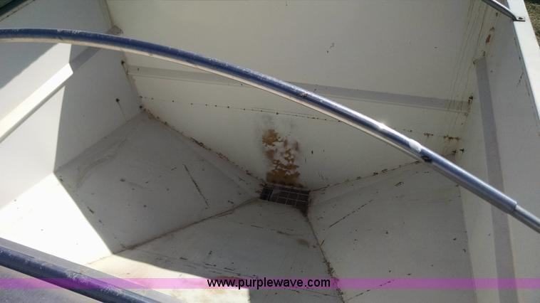 image for item AY9421 Wilmar 1600 seed tender bed