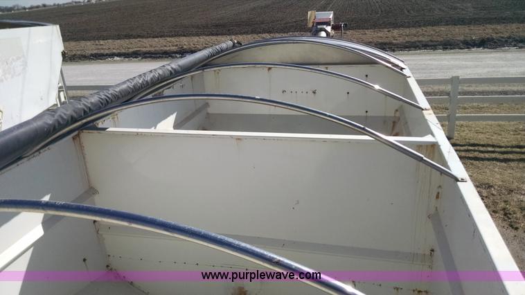 image for item AY9421 Wilmar 1600 seed tender bed