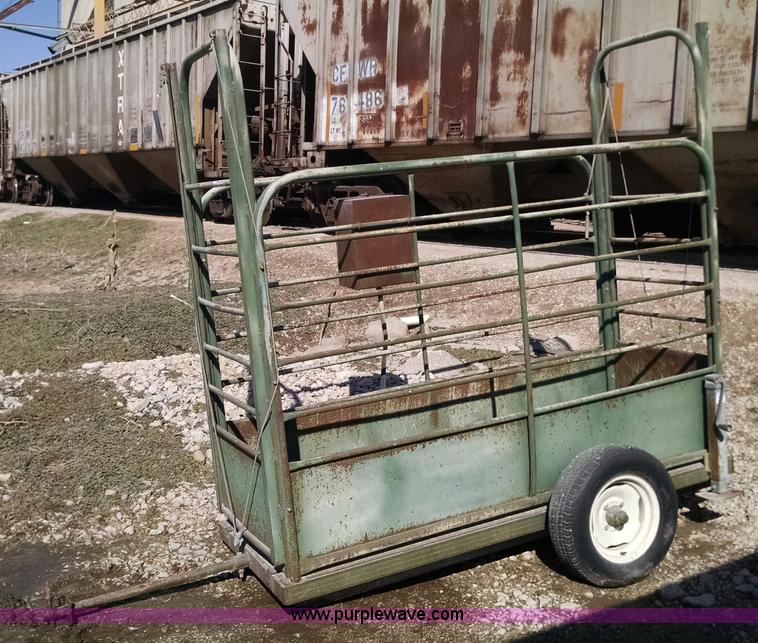 image for item AY9423 7.5'L x 3'W towable cattle scale