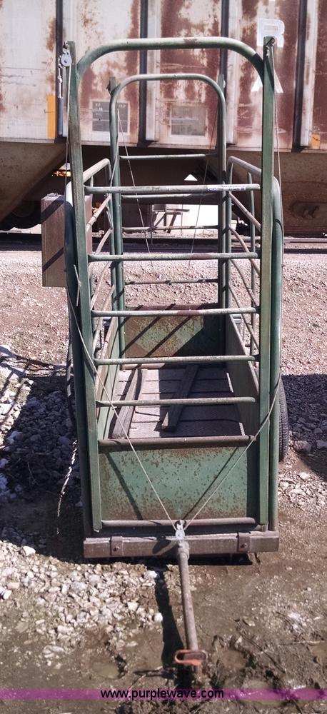 image for item AY9423 7.5'L x 3'W towable cattle scale