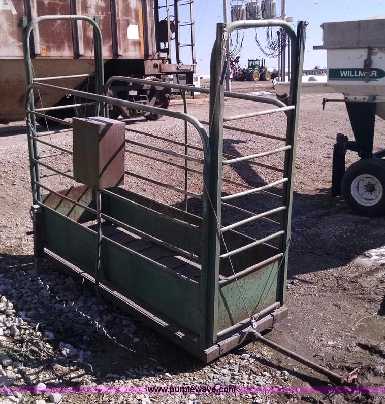 image for item AY9423 7.5'L x 3'W towable cattle scale