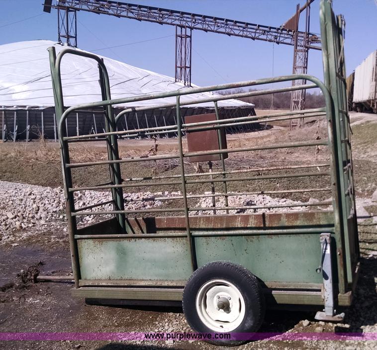 image for item AY9423 7.5'L x 3'W towable cattle scale