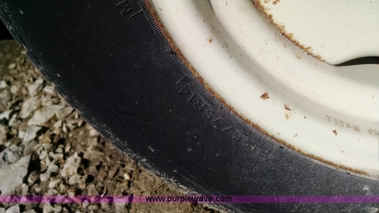 image for item AY9423 7.5'L x 3'W towable cattle scale