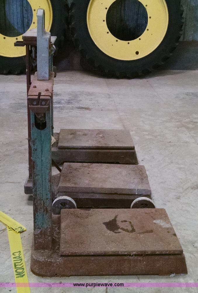 image for item AY9426 (3) scales