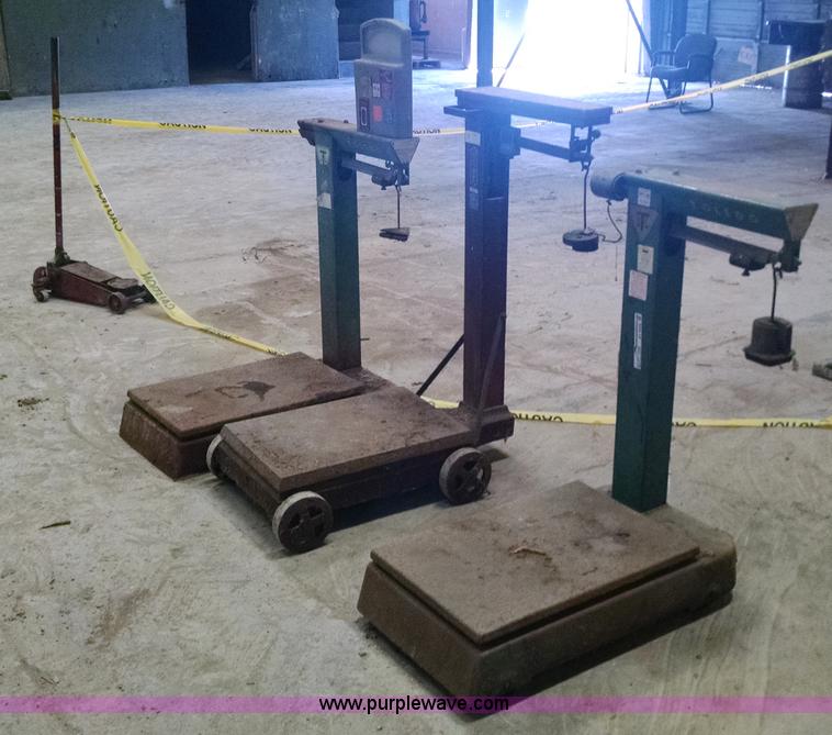 image for item AY9426 (3) scales