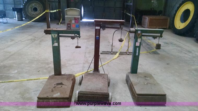 image for item AY9426 (3) scales